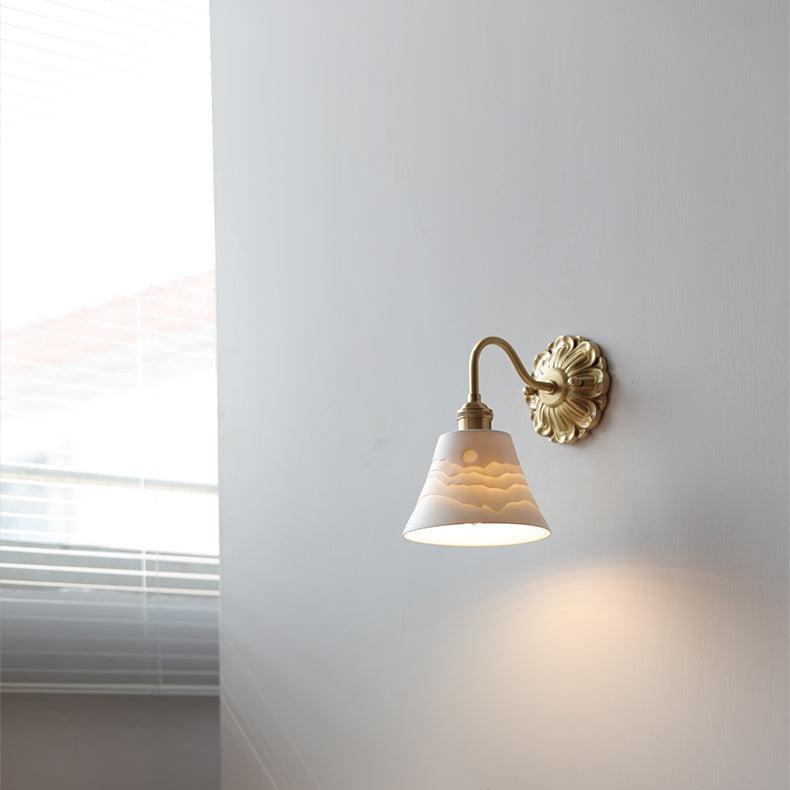 Vegglampe i Messing og Keramikk - Elegant Design